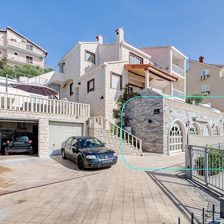 Apartments With Pool Vrdoljak Omiš Eksteriør billede