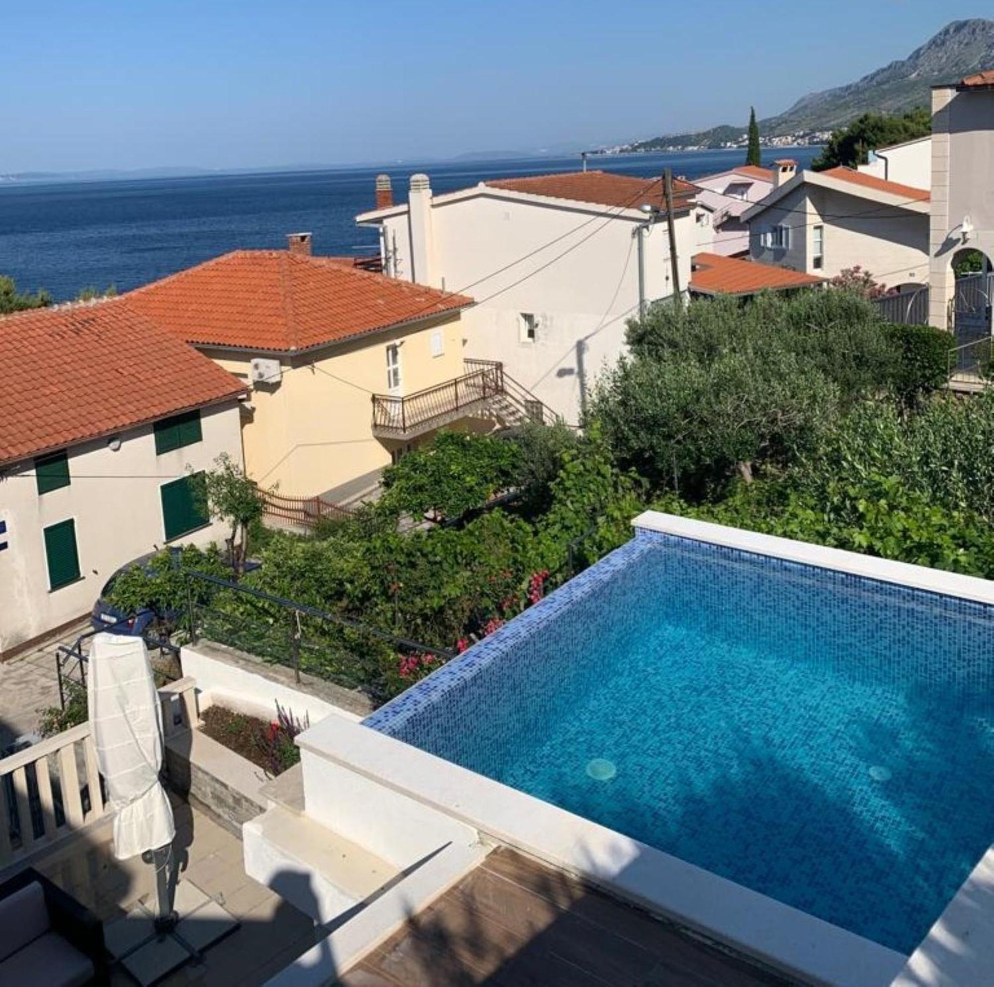 Apartments With Pool Vrdoljak Omiš Værelse billede