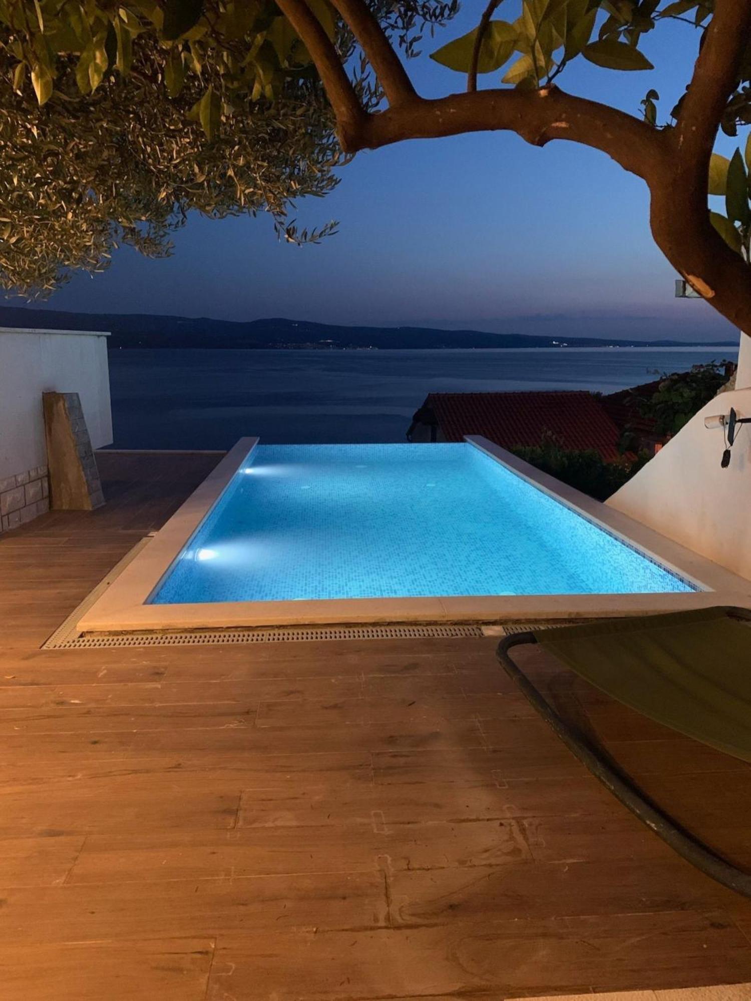 Apartments With Pool Vrdoljak Omiš Værelse billede