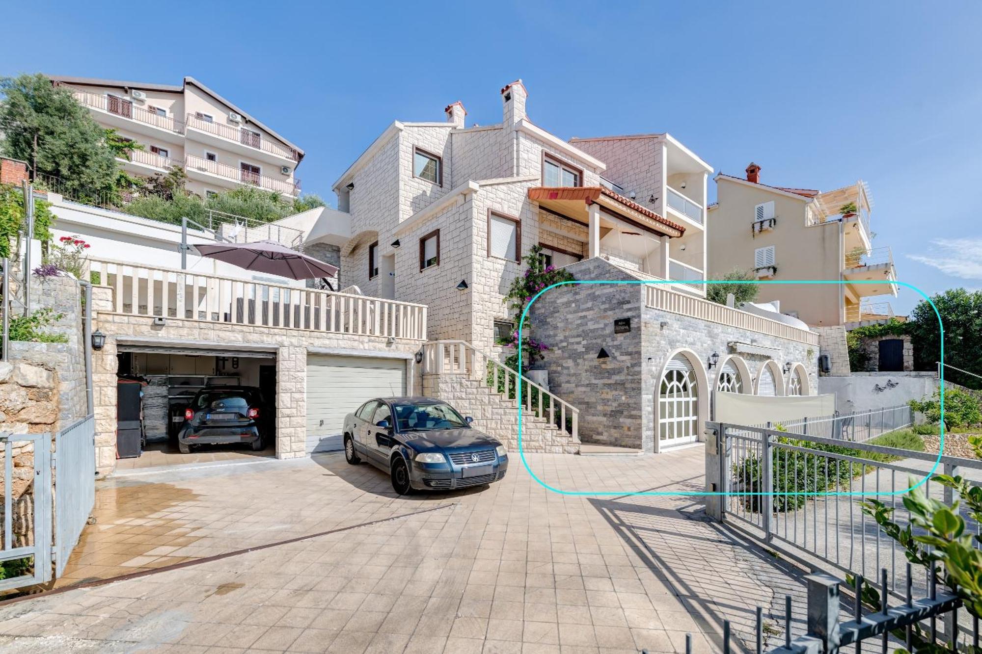 Apartments With Pool Vrdoljak Omiš Eksteriør billede
