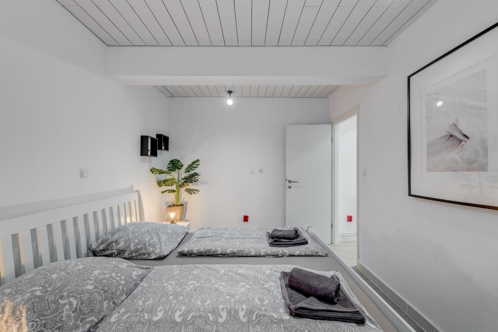 Apartments With Pool Vrdoljak Omiš Værelse billede