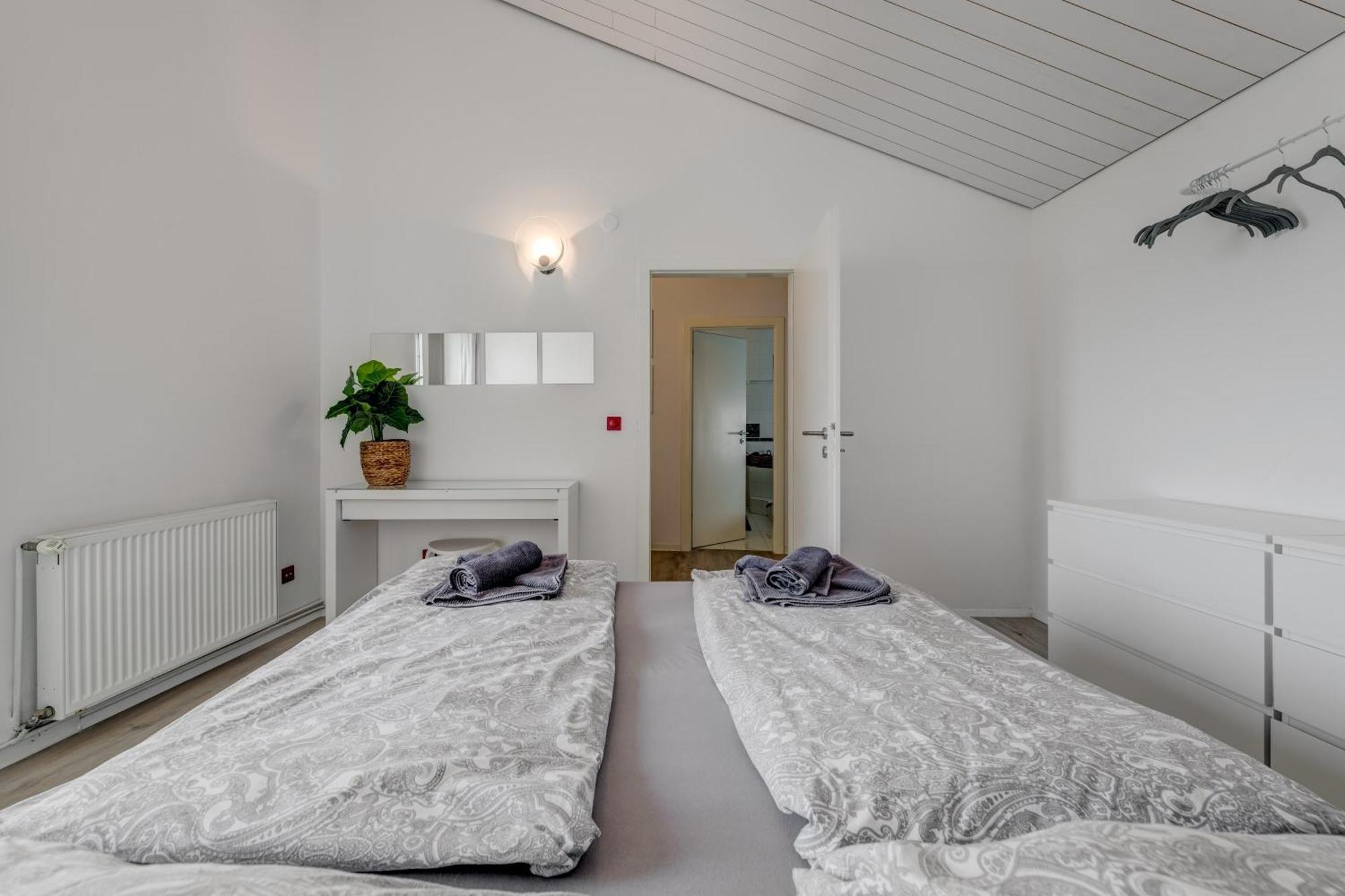 Apartments With Pool Vrdoljak Omiš Værelse billede