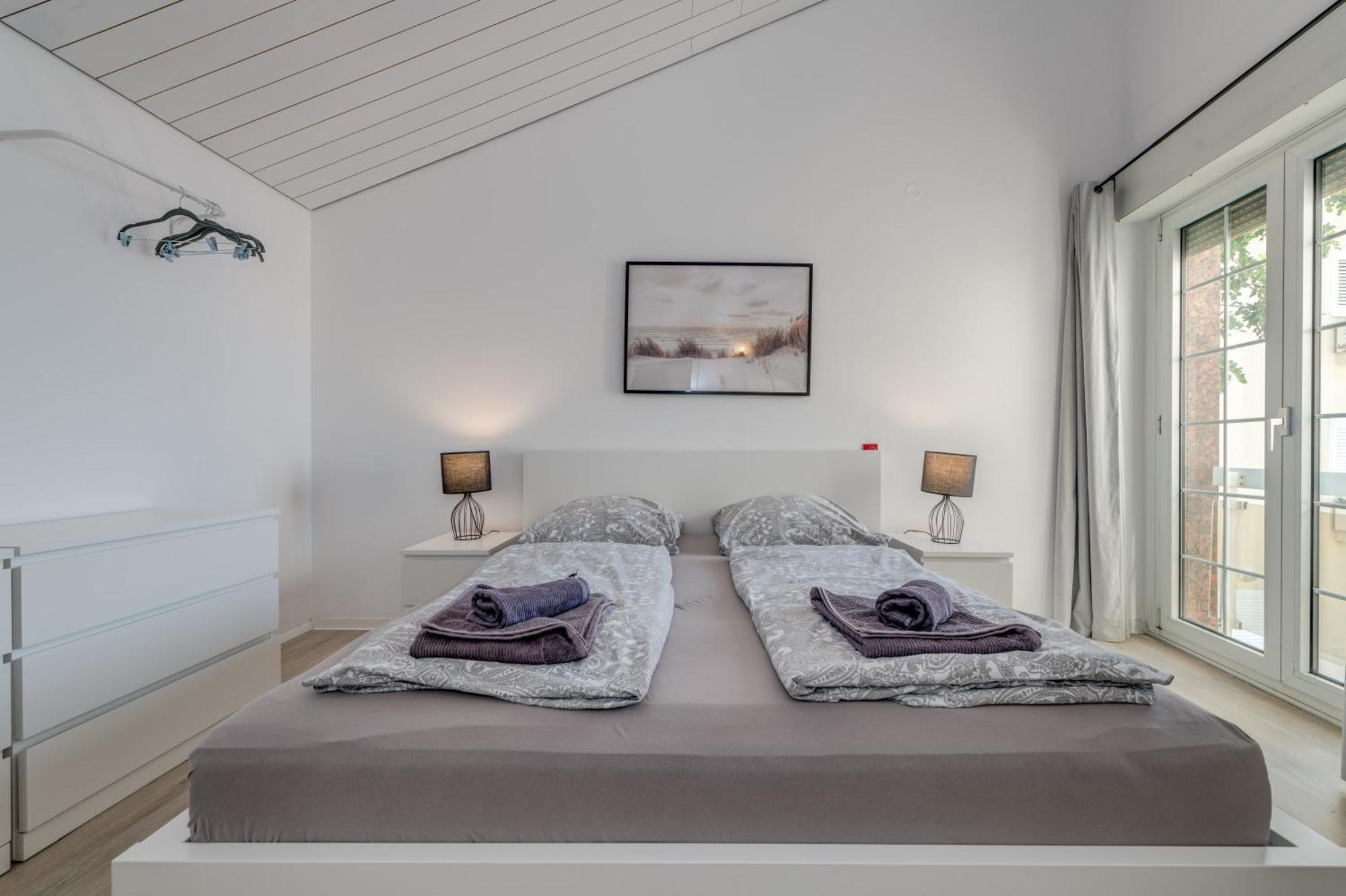 Apartments With Pool Vrdoljak Omiš Værelse billede