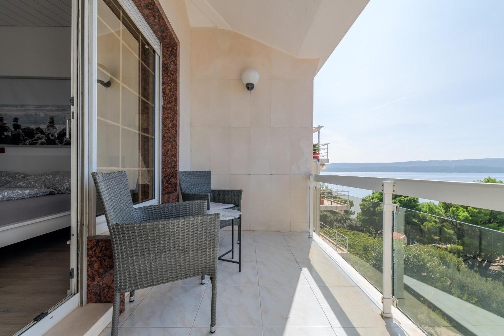 Apartments With Pool Vrdoljak Omiš Værelse billede