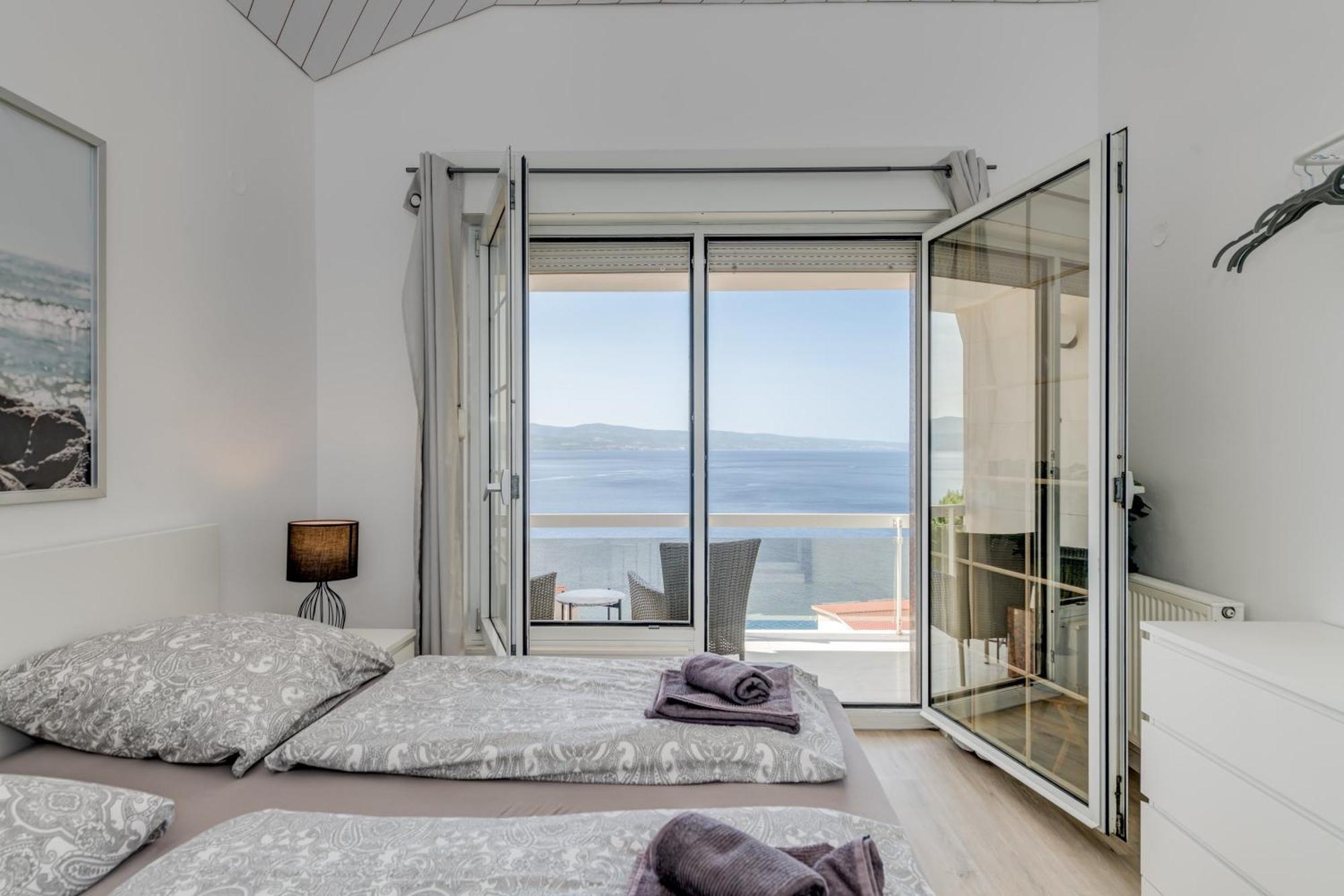 Apartments With Pool Vrdoljak Omiš Værelse billede