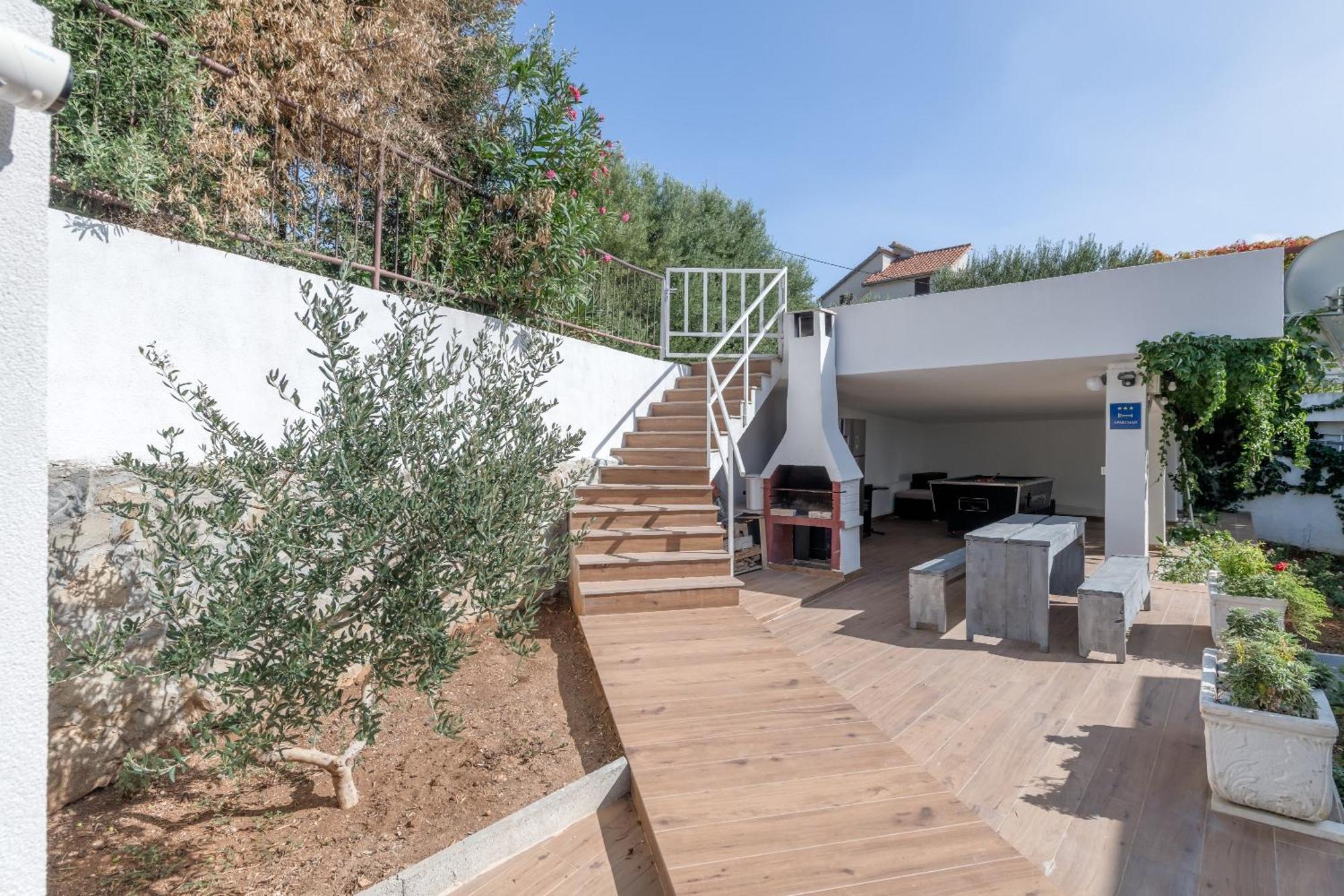 Apartments With Pool Vrdoljak Omiš Værelse billede