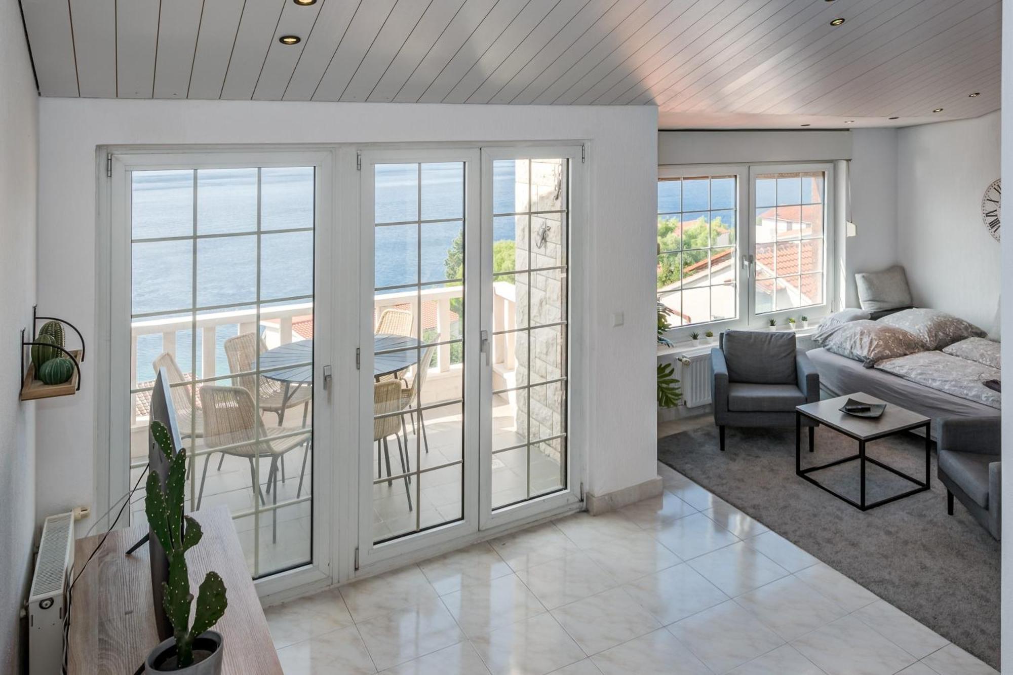 Apartments With Pool Vrdoljak Omiš Værelse billede
