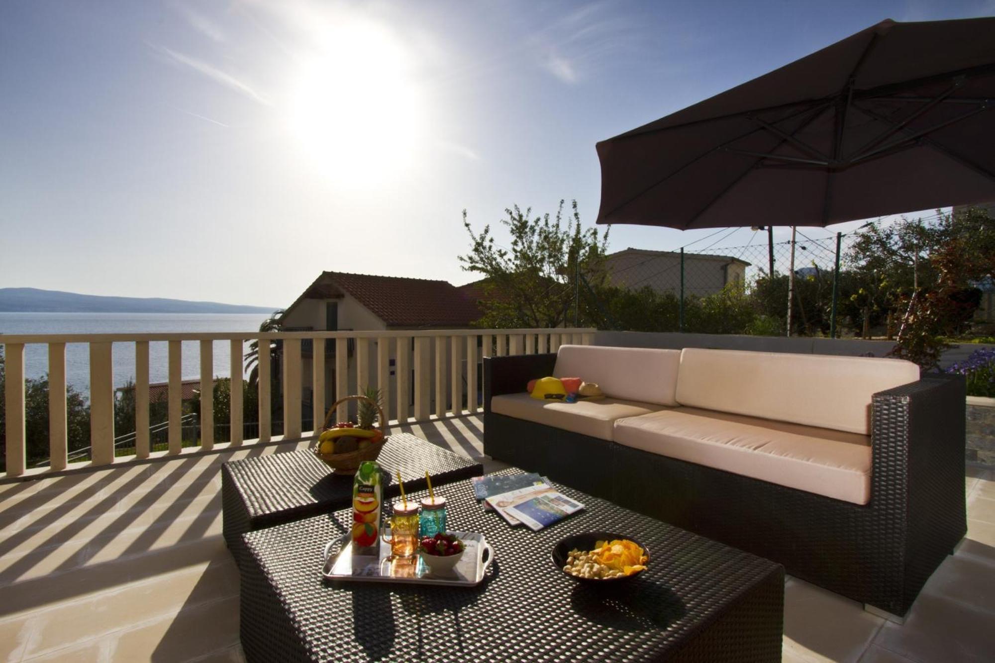 Apartments With Pool Vrdoljak Omiš Værelse billede