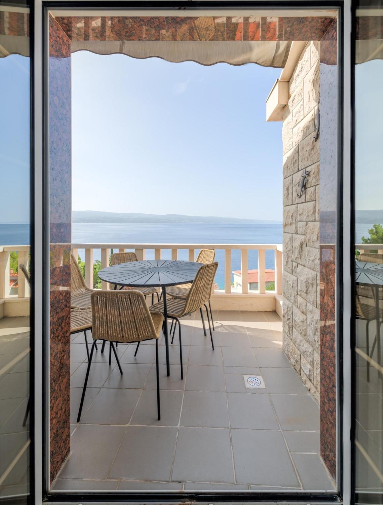 Apartments With Pool Vrdoljak Omiš Værelse billede