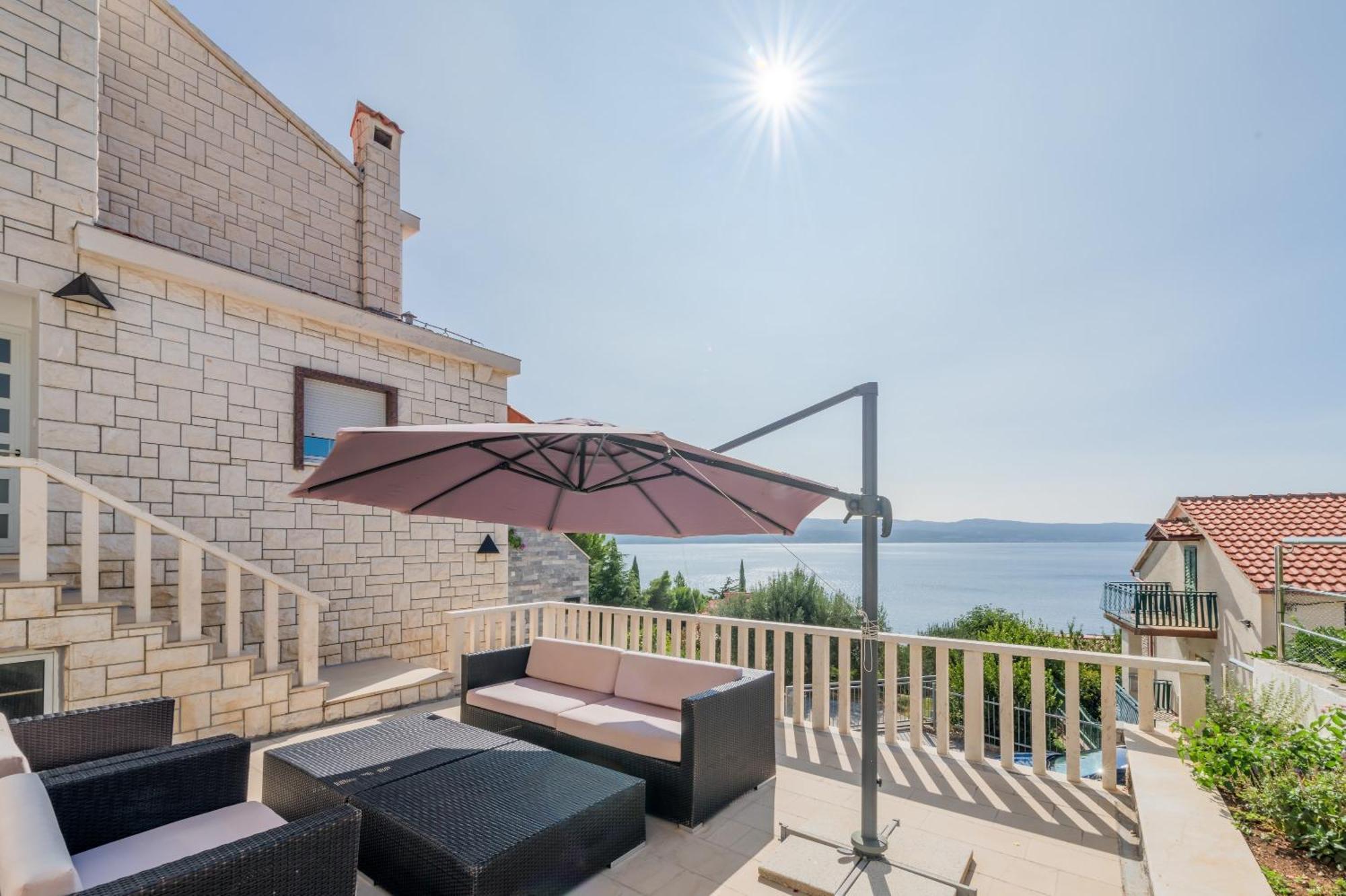 Apartments With Pool Vrdoljak Omiš Værelse billede